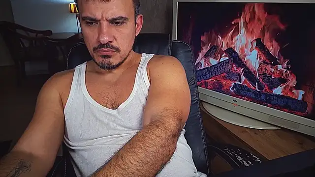 Snapshot of officeman7 chatting on February 2, 2025, 4:32 pm officeman7 online show from February 2, 2025, 4:32 pm