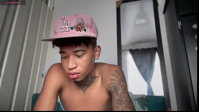 sexy blacks  online show from November 20, 2025, 12:05 pm