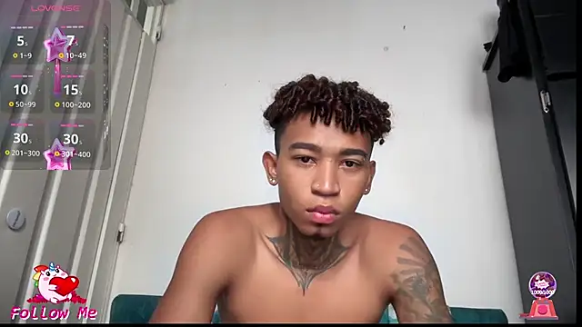 sexy blacks  online show from November 25, 2025, 12:16 pm