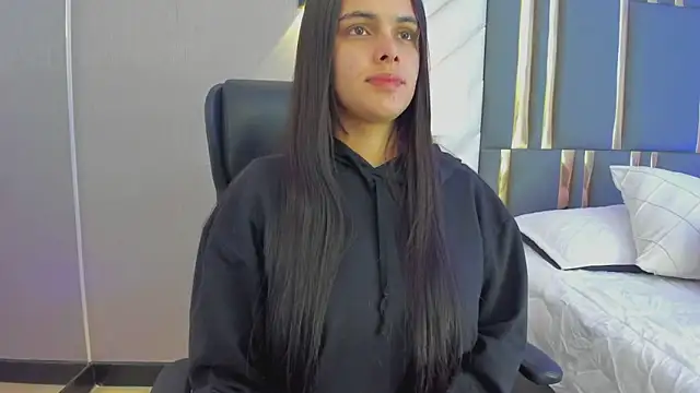 ChloeHarper  online show from May 27, 2026, 11:51 am