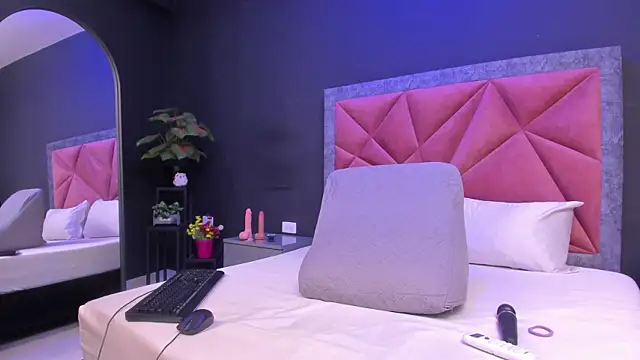 mia milff online show from July 1, 2026, 7:24 pm