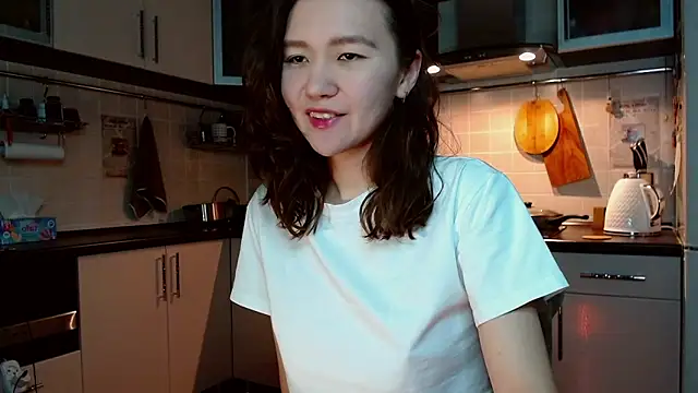 Kelly Yon online show from March 12, 2025, 9:03 pm