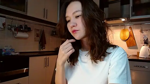 Kelly Yon online show from March 13, 2025, 10:10 pm