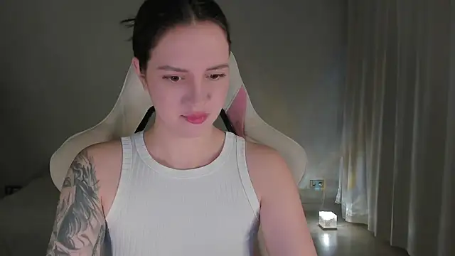 Snapshot of Sonia_moon_ chatting on December 6, 2024, 1:40 am Sonia moon online show from December 6, 2024, 1:40 am