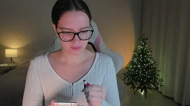 Snapshot of Sonia_moon_ chatting on December 8, 2024, 1:13 am Sonia moon online show from December 8, 2024, 1:13 am