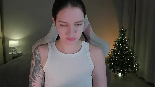Snapshot of Sonia_moon_ chatting on December 16, 2024, 1:21 am Sonia moon online show from December 16, 2024, 1:21 am