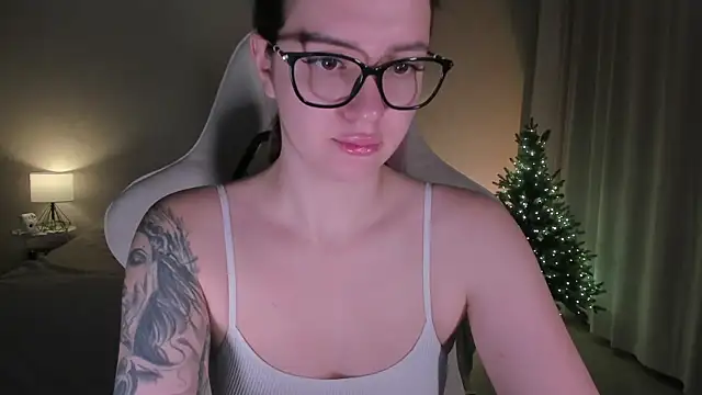 Snapshot of Sonia_moon_ chatting on December 30, 2024, 1:37 am Sonia moon online show from December 30, 2024, 1:37 am