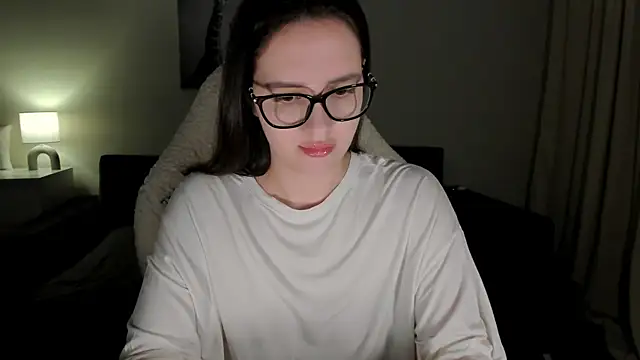 Snapshot of Sonia_moon_ chatting on March 5, 2025, 1:21 am Sonia moon online show from March 5, 2025, 1:21 am