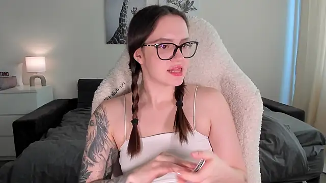 Snapshot of Sonia_moon_ chatting on March 22, 2025, 5:39 am Sonia moon online show from March 22, 2025, 5:39 am