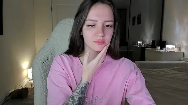 Snapshot of Sonia_moon_ chatting on October 10, 2025, 2:32 am Sonia moon online show from October 10, 2025, 2:32 am
