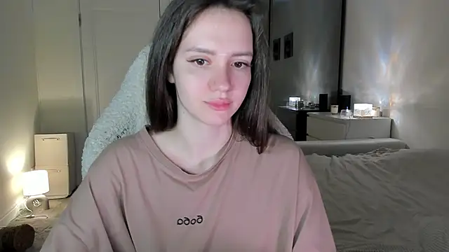 Snapshot of Sonia_moon_ chatting on October 12, 2025, 2:32 am Sonia moon online show from October 12, 2025, 2:32 am