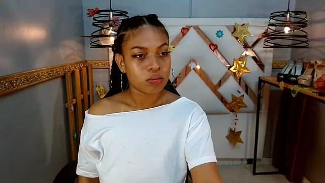 Naomi Tylers online show from September 12, 2025, 11:37 pm