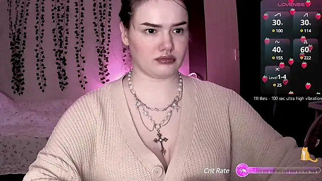 strawberry elfcat online show from February 15, 2025, 2:04 am