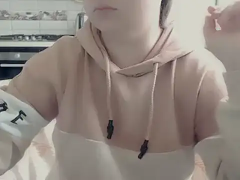 Snapshot of whiteFlower chatting on December 3, 2024, 11:01 am whiteFlower online show from December 3, 2024, 11:01 am