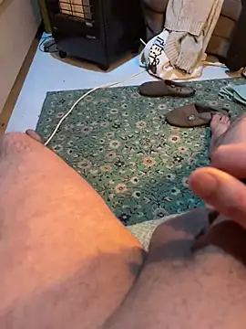 azginnn35 online show from April 29, 2026, 10:27 pm