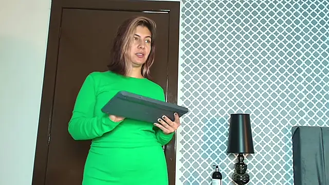 scarlett moore online show from September 19, 2025, 1:12 pm