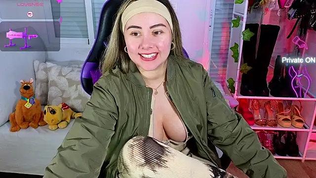 Snapshot of Tawny_cox chatting on February 3, 2025, 12:25 pm Tawny cox online show from February 3, 2025, 12:25 pm