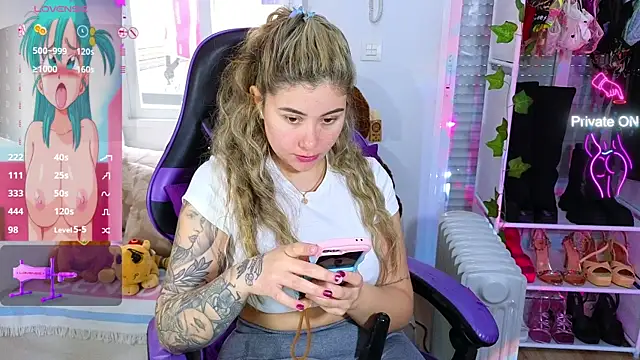 Snapshot of Tawny_cox chatting on March 4, 2025, 10:13 am Tawny cox online show from March 4, 2025, 10:13 am