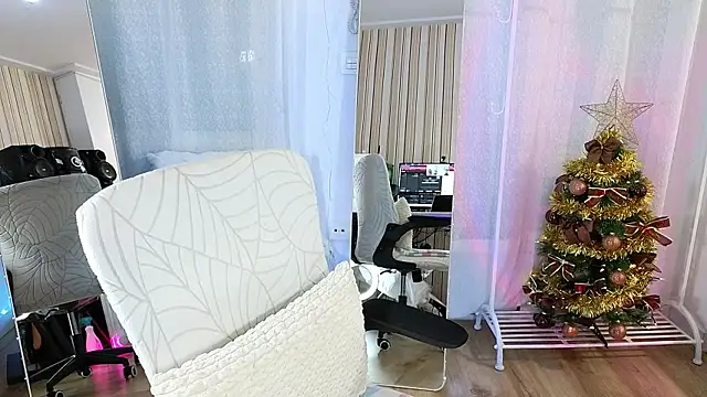 Snapshot of Tawny_cox chatting on December 4, 2025, 9:18 am Tawny cox online show from December 4, 2025, 9:18 am