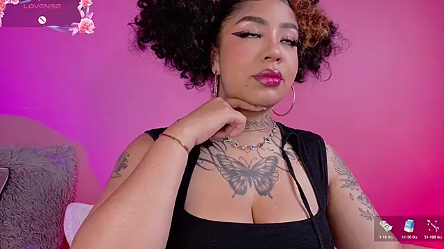 foxxy-lov3 online show from March 6, 2026, 1:40 pm