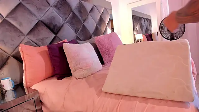 sofhiaa adaams online show from February 7, 2025, 8:53 pm