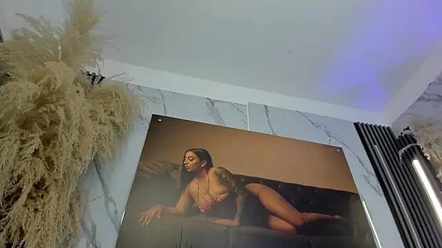 sofhiaa adaams online show from December 2, 2025, 10:05 pm