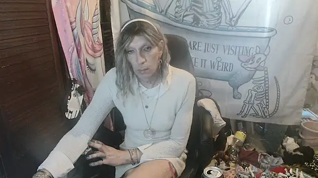 Snapshot of Ombeline1 chatting on March 3, 2026, 4:13 pm Ombeline1 online show from March 3, 2026, 4:13 pm