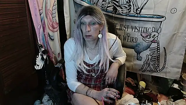 Snapshot of Ombeline1 chatting on March 5, 2026, 6:15 pm Ombeline1 online show from March 5, 2026, 6:15 pm