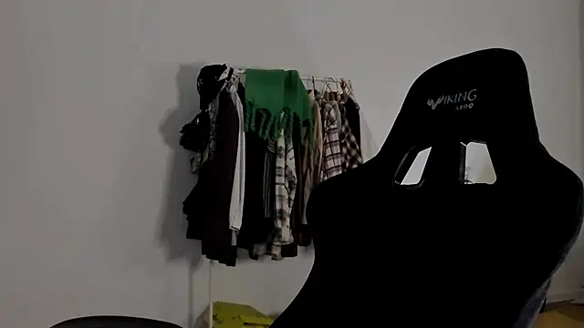 emmamurrr online show from December 22, 2024, 7:52 pm