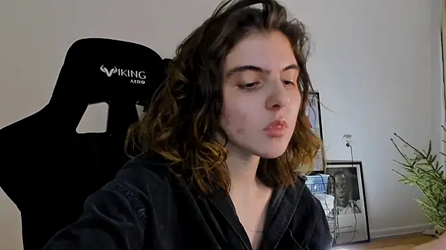 emmamurrr online show from December 25, 2024, 8:28 pm