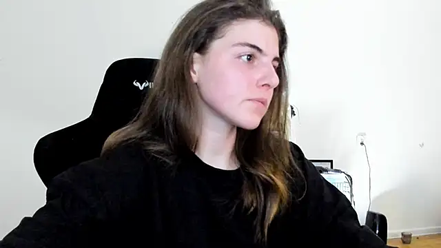 emmamurrr online show from September 14, 2025, 7:57 pm