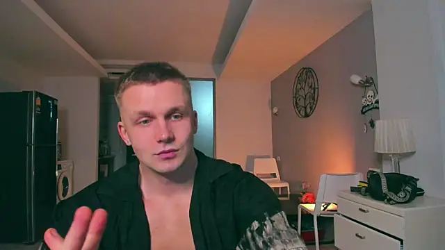 Samuel Andrew online show from October 29, 2025, 6:48 am