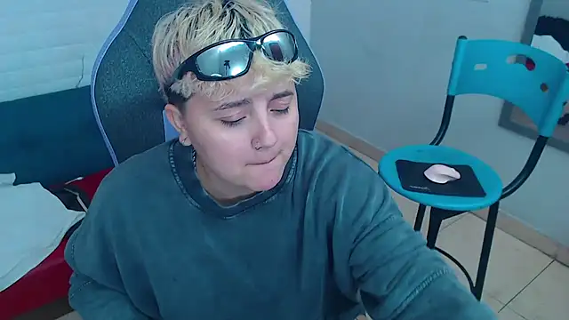 isabeautyx19 online show from January 22, 2025, 2:48 am