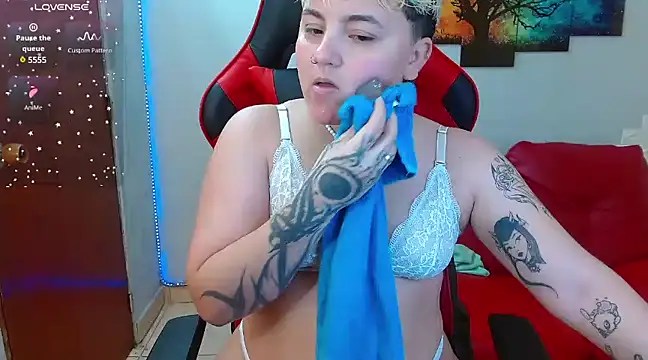 isabeautyx19 online show from January 24, 2025, 1:03 pm