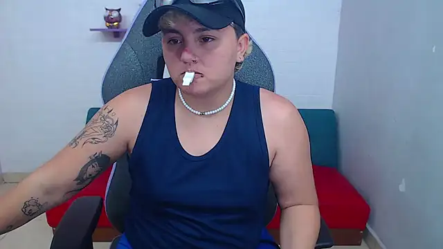 isabeautyx19 online show from February 5, 2025, 5:20 am