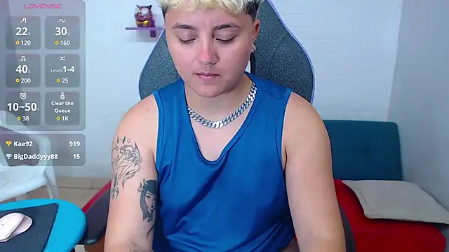 isabeautyx19 online show from February 24, 2025, 8:49 am