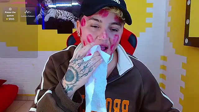 isabeautyx19 online show from March 13, 2025, 1:32 am