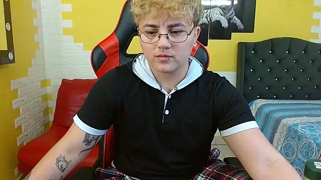 isabeautyx19 online show from October 5, 2025, 1:48 am