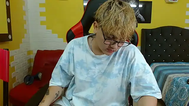 isabeautyx19 online show from October 6, 2025, 2:31 am