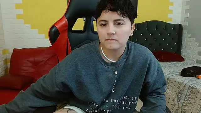 isabeautyx19 online show from November 28, 2025, 2:03 am