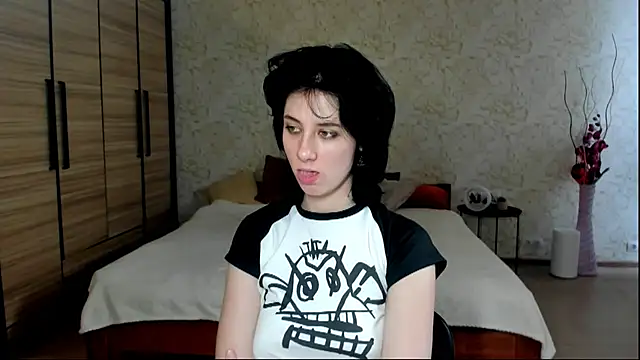 JulisSweet online show from February 3, 2025, 1:51 pm