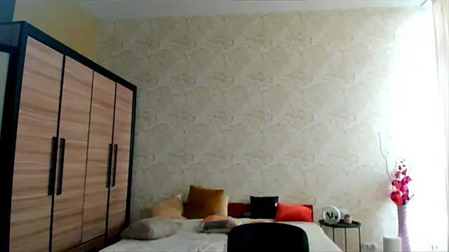 JulisSweet online show from February 7, 2025, 11:12 am