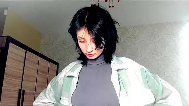 JulisSweet online show from March 3, 2025, 7:32 am