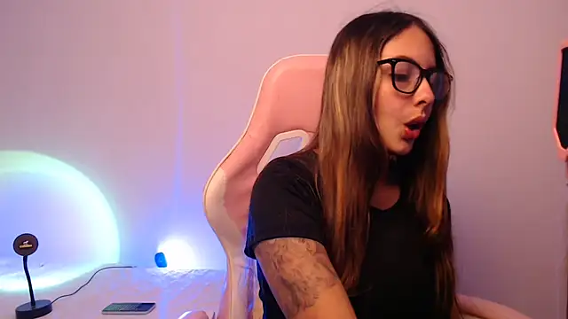 lalawhitte online show from September 19, 2025, 8:42 pm