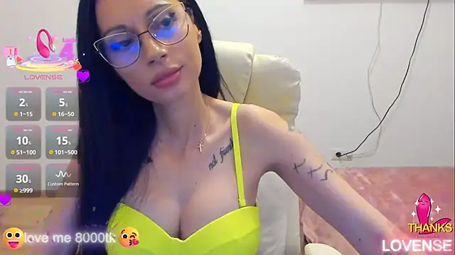 kissnicol32 online show from November 21, 2025, 5:44 pm