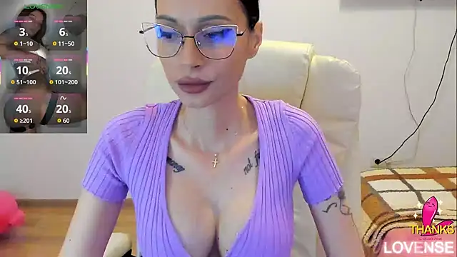 kissnicol32 online show from March 16, 2026, 4:44 pm