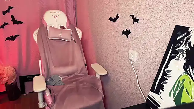 Katrin  kiss online show from October 28, 2025, 4:42 pm