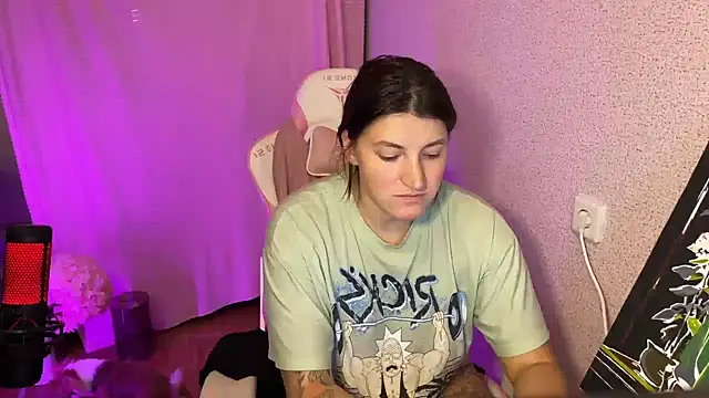 Katrin  kiss online show from November 12, 2025, 3:56 pm