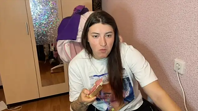 Katrin  kiss online show from March 14, 2026, 7:08 pm