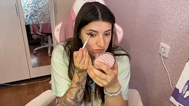 Snapshot of Katrin__kiss chatting on April 17, 2026, 10:18 am Katrin kiss online show from April 17, 2026, 10:18 am